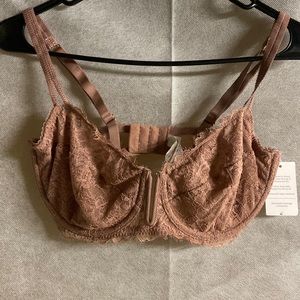 Bra size 34DD brand new never worn with tags
